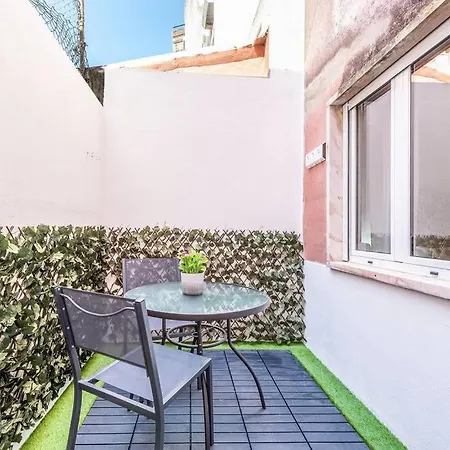 Apartment Cozy 1 Bedroom With Patio