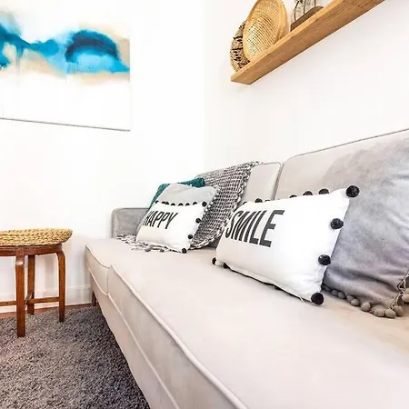 Cozy 1 Bedroom With Patio Apartment *