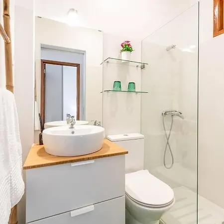 Apartment Cozy 1 Bedroom With Patio